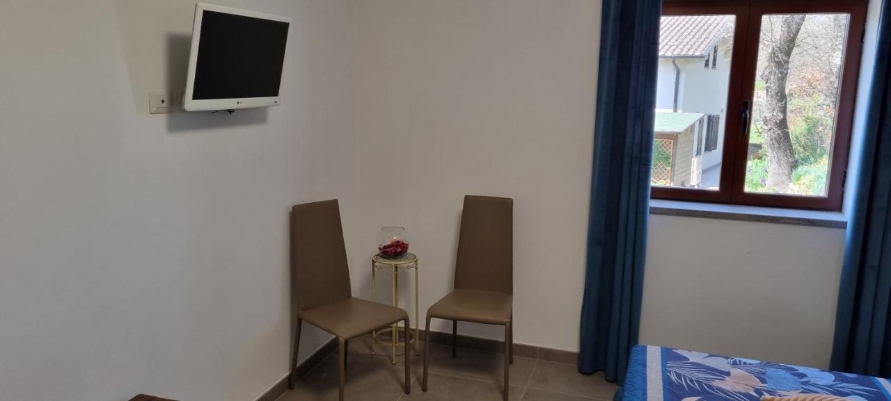 Oltre La Siepe Apartment Nepi Bagian luar foto